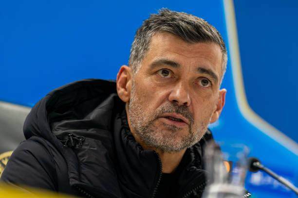 开云体育在线下载-孔塞桑回应卡佩罗质疑，赛后发布会只待30秒离席