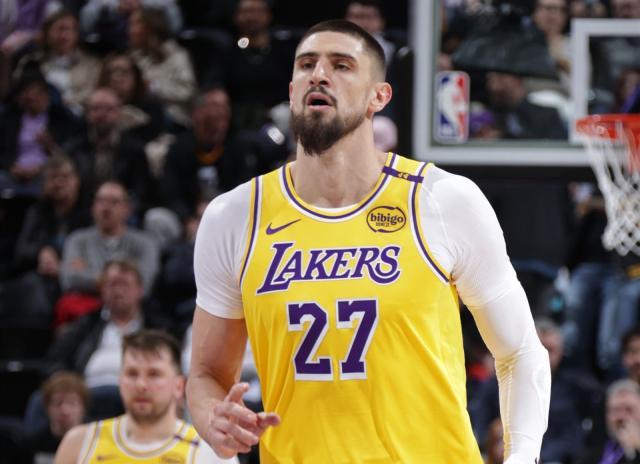 开云体育在线入口-浓眉交易后遗症凸显！湖人中锋羸弱拖累东詹冲冠？